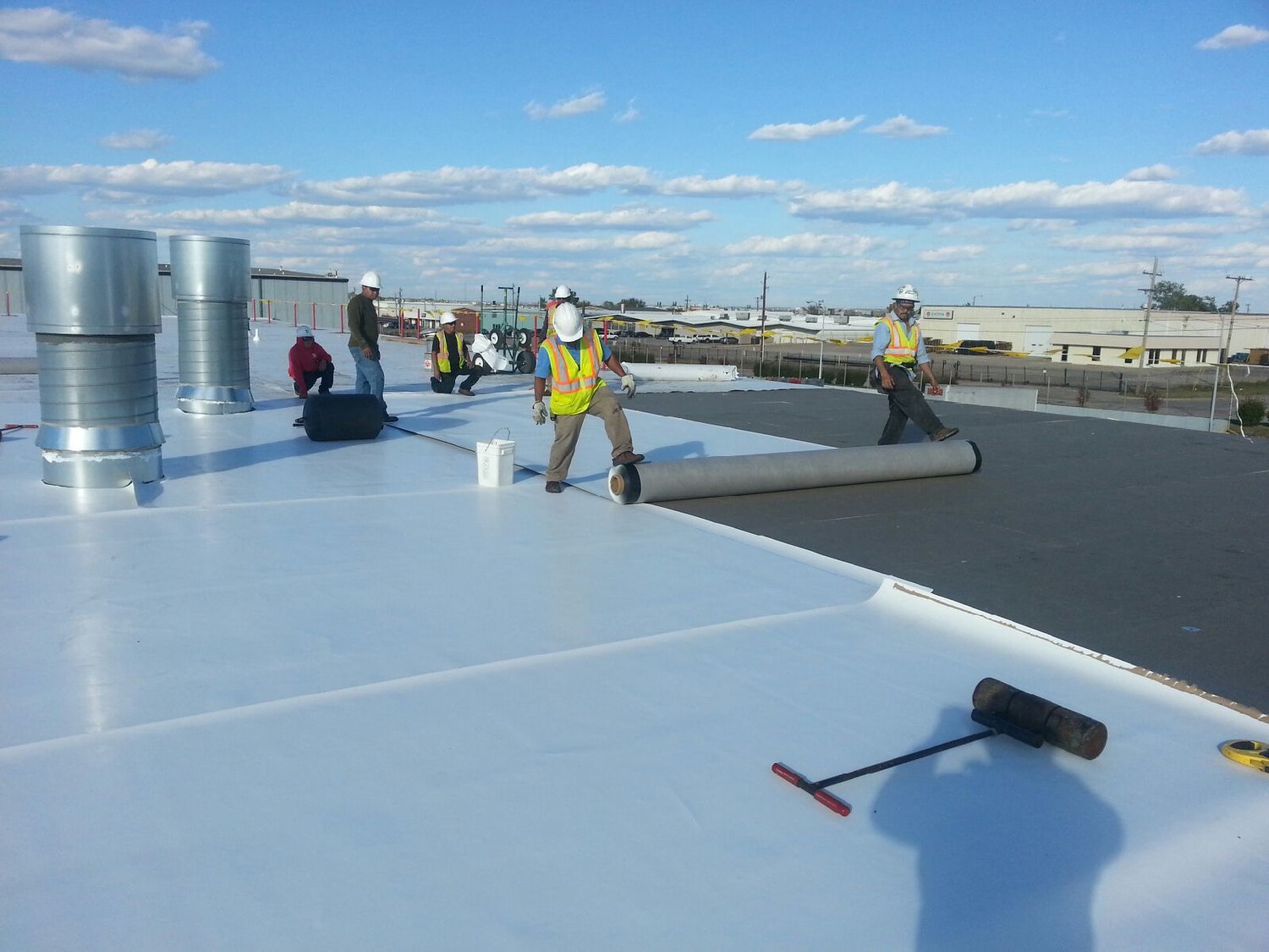 TPO commercial roofing system - flat commercial roof with TPO membrane